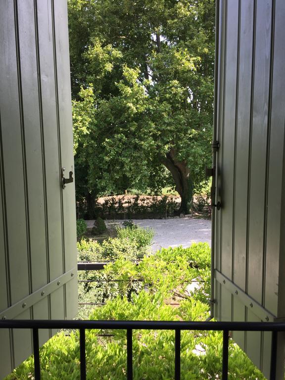 Bed and Breakfast Mas De Mariette Noves Exterior foto