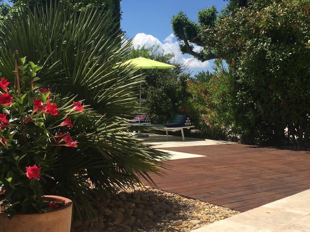Bed and Breakfast Mas De Mariette Noves Exterior foto