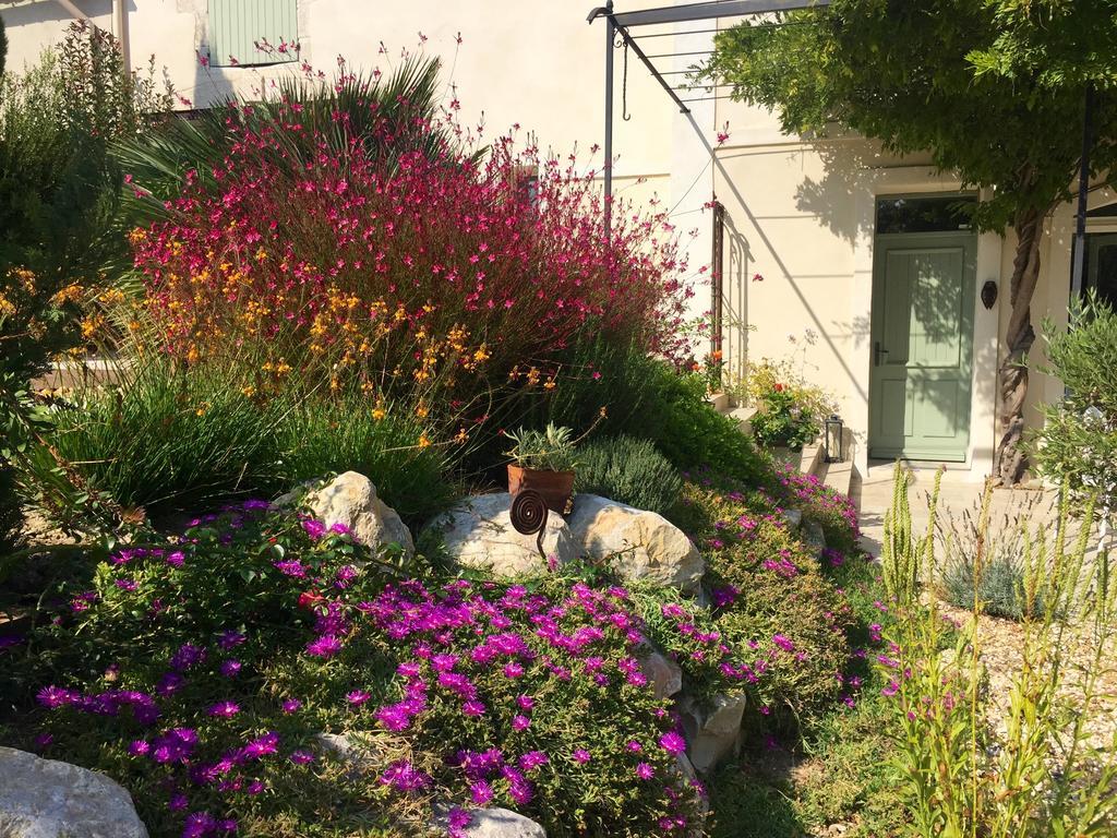 Bed and Breakfast Mas De Mariette Noves Exterior foto